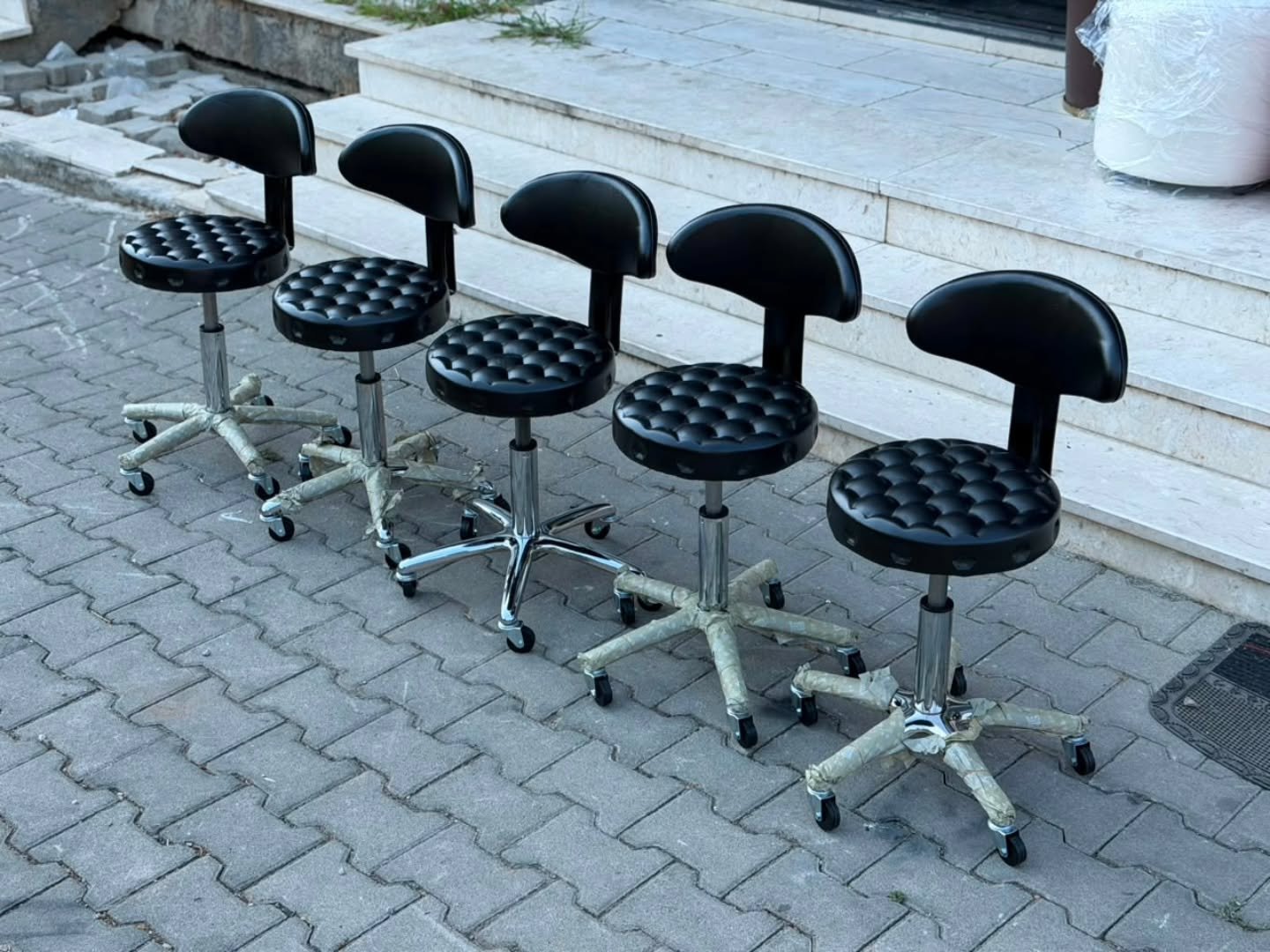 Set stolash pune me rrota për sallon